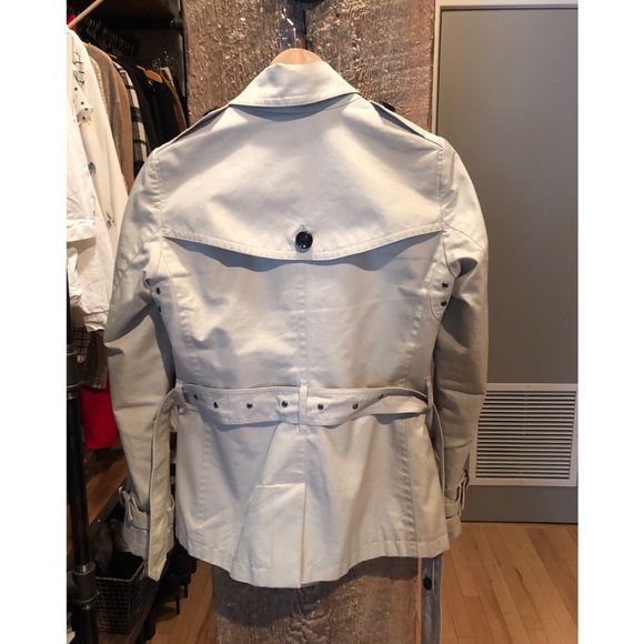 *** SOLD *** Burberry Short Trench Coat - Picture 3 of 3